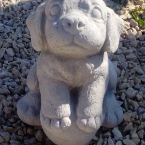 Kölyökkutya labdával 18cm