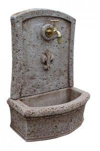 Verona falikút liliommal